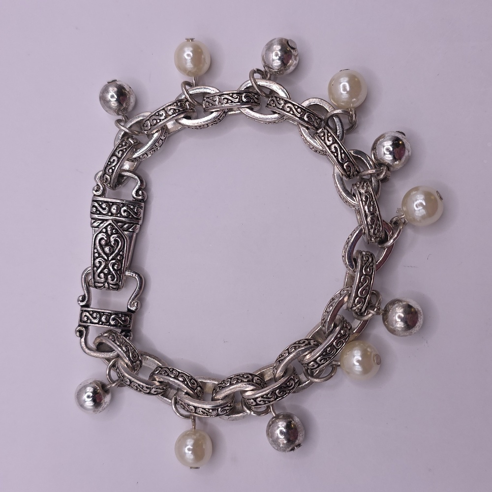 Elegant Balinese Style Silvertone and Pearl Bracelet